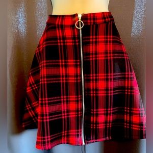 Women’s plaid skirt with zipper